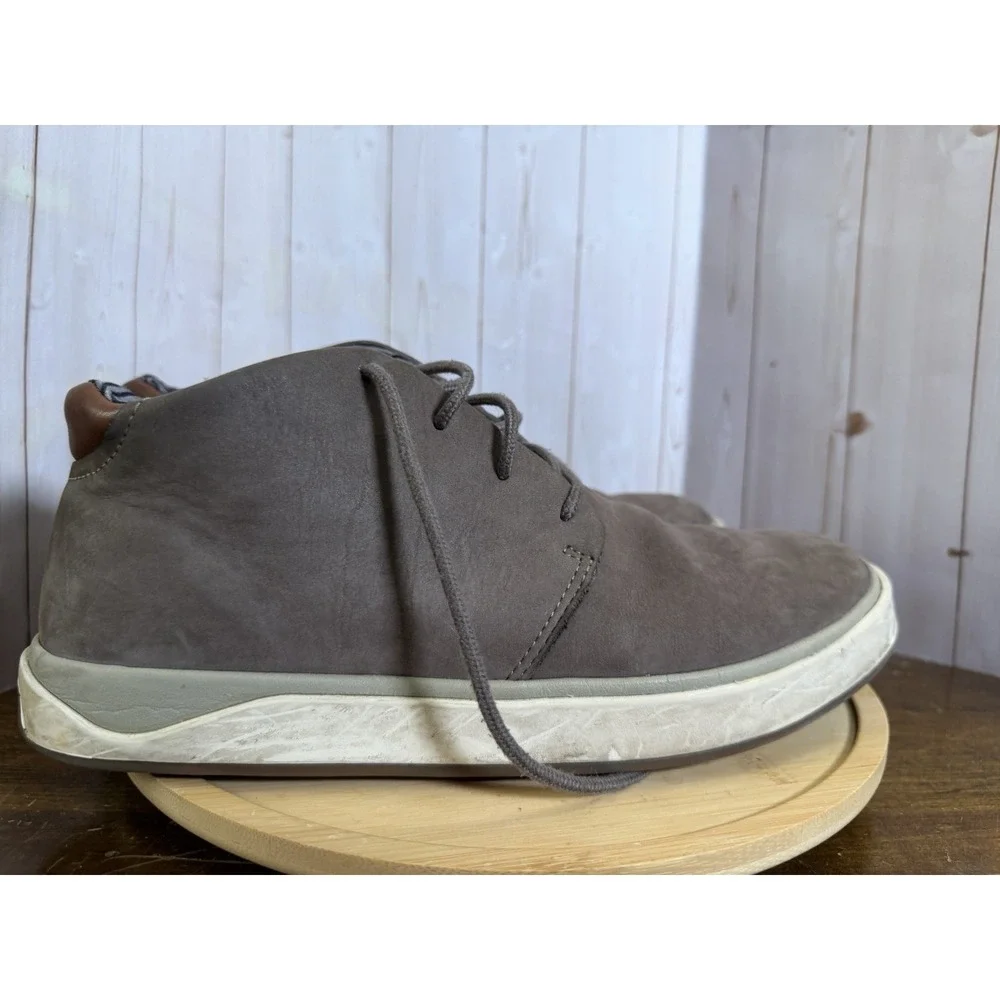 OluKai PAPAKU ILI Lace Up Boots Chukka Nubuck Cushioned Taupe Mens Size 10